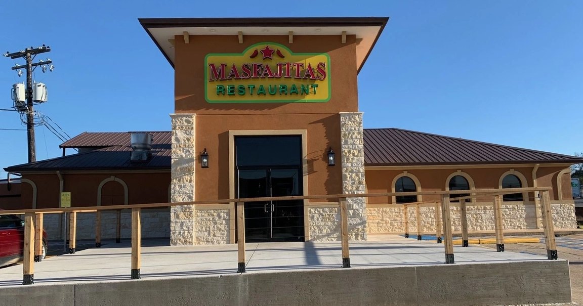 A MasFajitas restaurant storefront